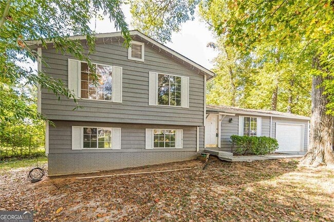 806 Houndstooth Trail NW