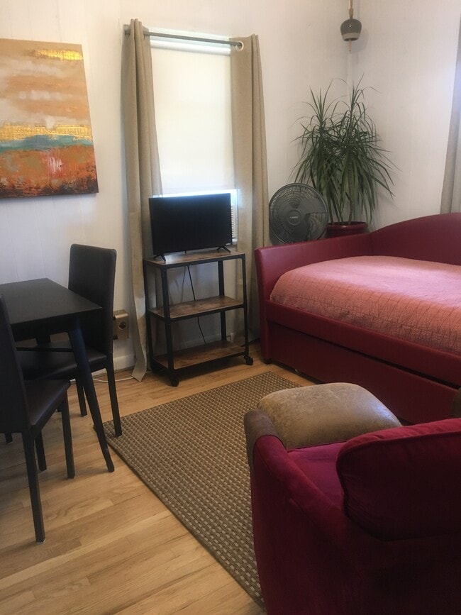 856 Carter E St, Unit 4 in Pocatello, ID - Building Photo - Building Photo