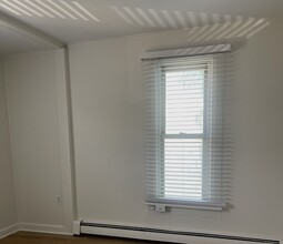 33 Chestnut St in Danbury, CT - Building Photo - Building Photo
