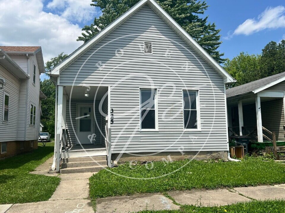 325 E Streicher St in Toledo, OH - Building Photo