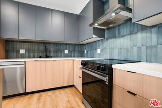 5657 Virginia Ave in Los Angeles, CA - Building Photo - Building Photo