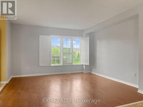 26 Millcliff Cir in Aurora, ON - Building Photo - Building Photo