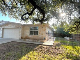 5705 Thunderbird St in Lago Vista, TX - Building Photo