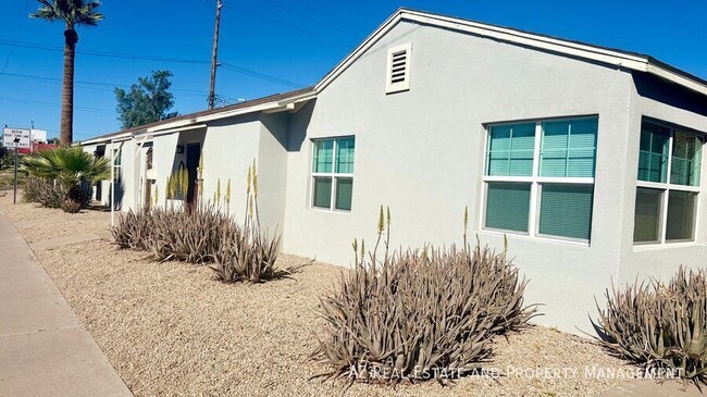 1505 N 15th Ave in Phoenix, AZ - Foto de edificio - Building Photo