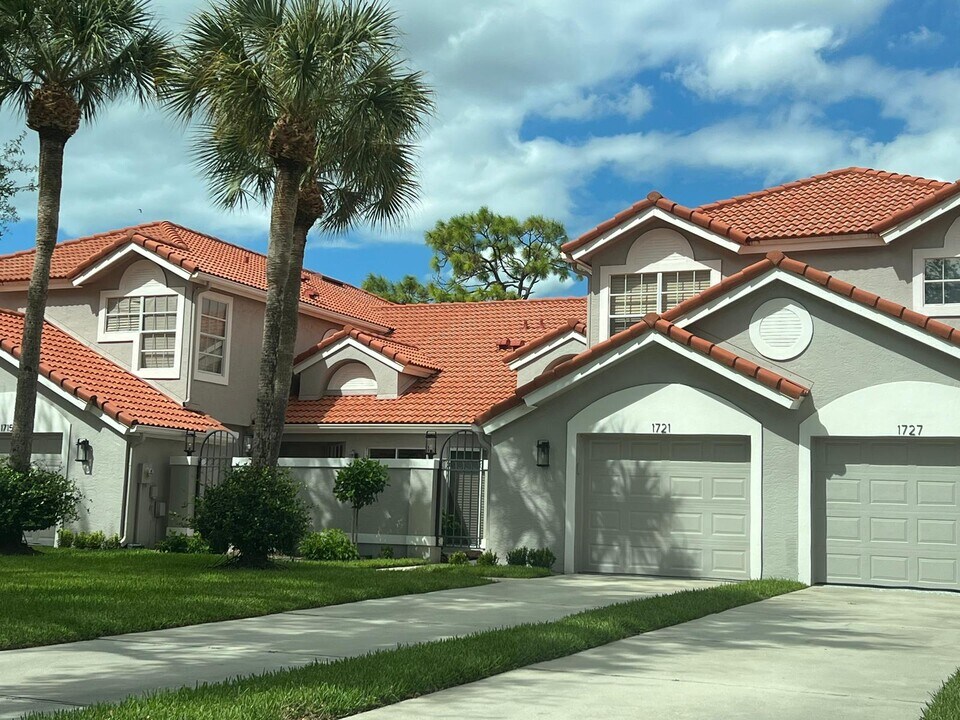 1750 San Bernadino Way in Naples, FL - Building Photo
