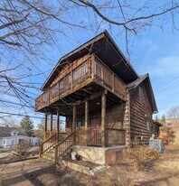 1320 N Main St in Blacksburg, VA - Building Photo