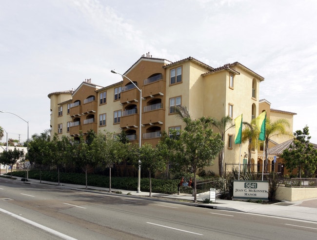 Jean C. McKinney Manor in San Diego, CA - Foto de edificio - Building Photo