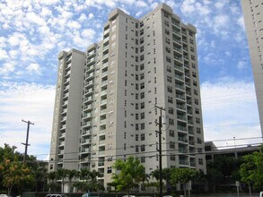 1448 Young St, Unit 1608 in Honolulu, HI - Foto de edificio - Building Photo