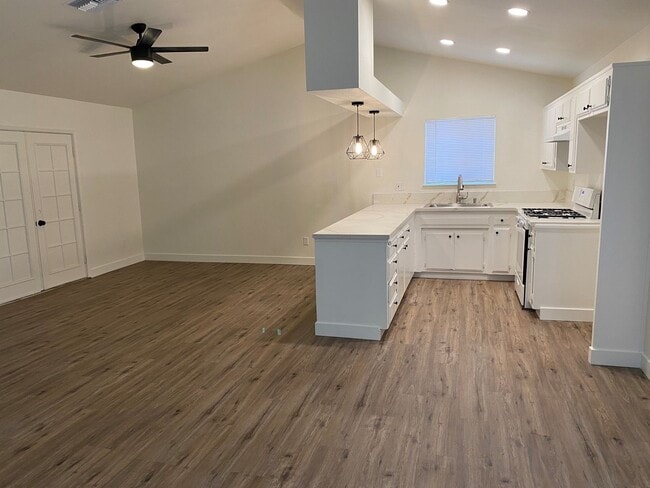 5917 Stone Bridge Ln in Bakersfield, CA - Building Photo - Building Photo