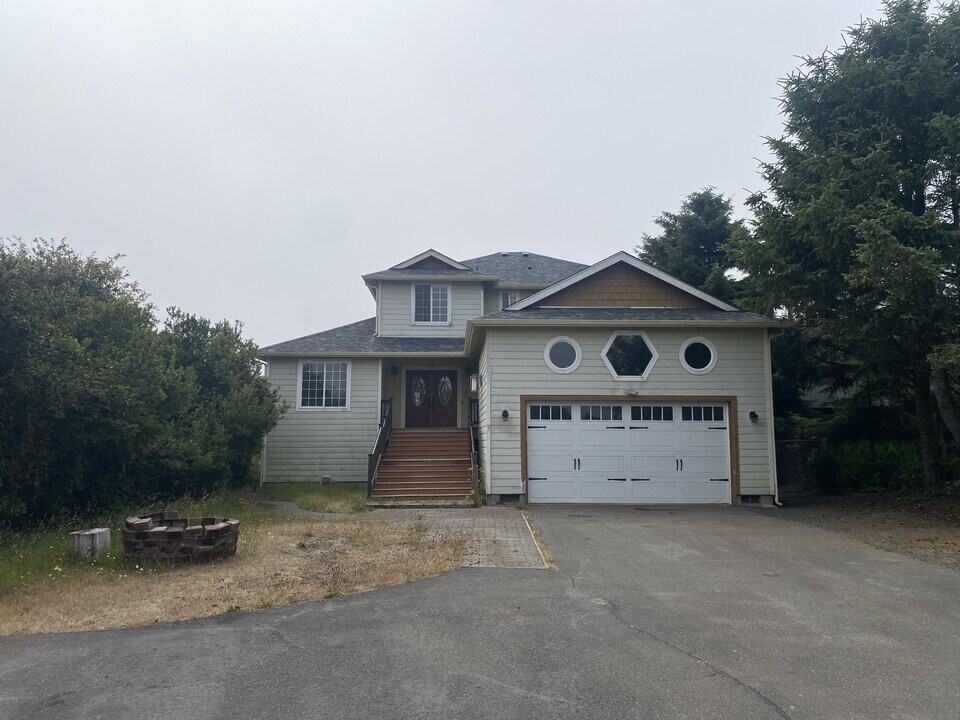 371 Sand Dune Ave NW in Ocean Shores, WA - Building Photo