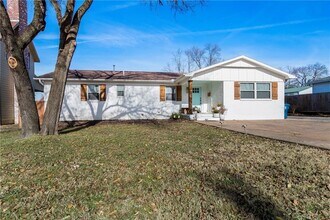 406 NW 5th St in Bentonville, AR - Foto de edificio - Building Photo
