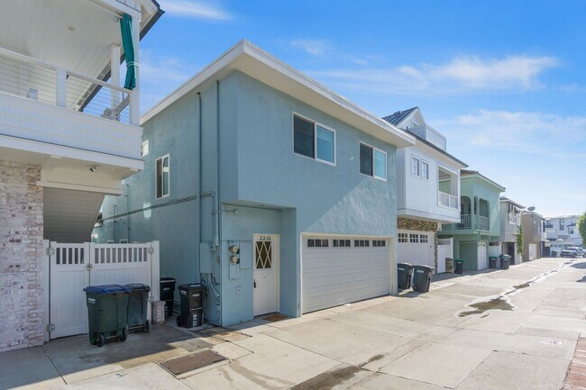 223 E Bay Front-Unit -Back Unit in Newport Beach, CA - Building Photo - Building Photo