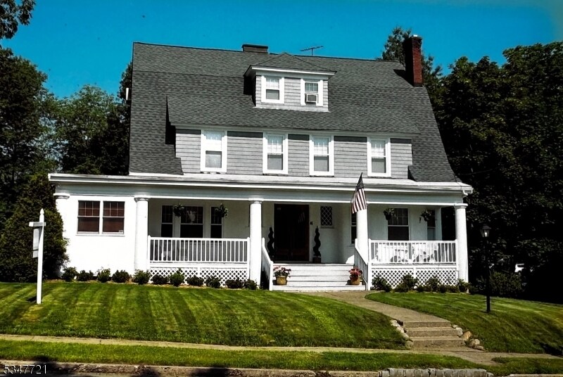 44 Fairmount Ave in Chatham, NJ - Building Photo