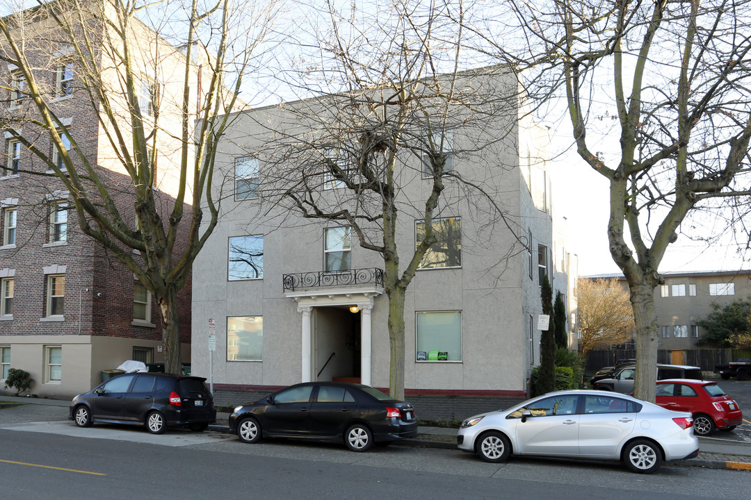 Monterey Apartments in Seattle, WA - Building Photo