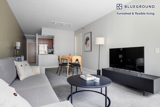 210 N Wells St in Chicago, IL - Building Photo - Building Photo