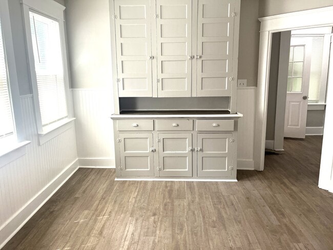 820 Wayne St, Unit 2