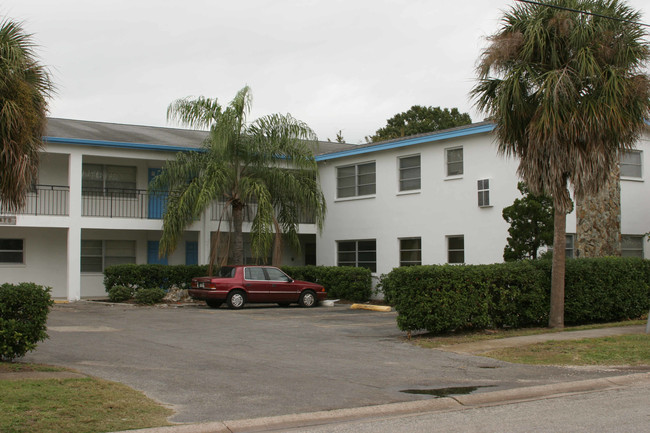 Saratoga in St. Petersburg, FL - Foto de edificio - Building Photo