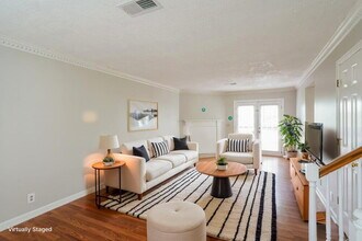 1124 Jacksons Valley Rd in Nashville, TN - Foto de edificio - Building Photo