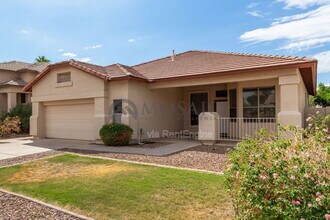 1112 N Wade Dr in Gilbert, AZ - Foto de edificio - Building Photo