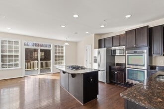 4921 Forest Pines Dr in Upper Marlboro, MD - Building Photo - Building Photo