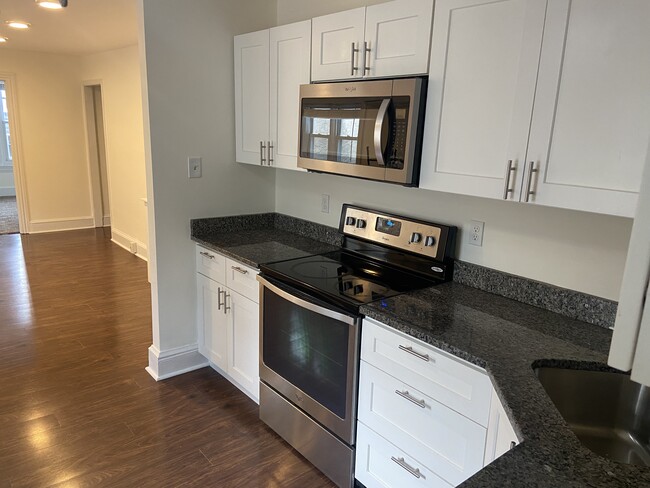 226-2 Yost Ave, Unit Apt 1