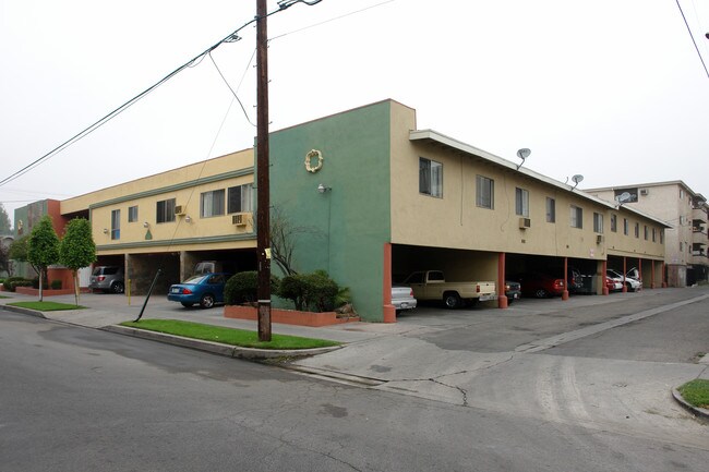 14695 Chase St in Panorama City, CA - Foto de edificio - Building Photo
