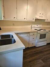 225 Rock Island Ln in Ellenwood, GA - Building Photo - Building Photo