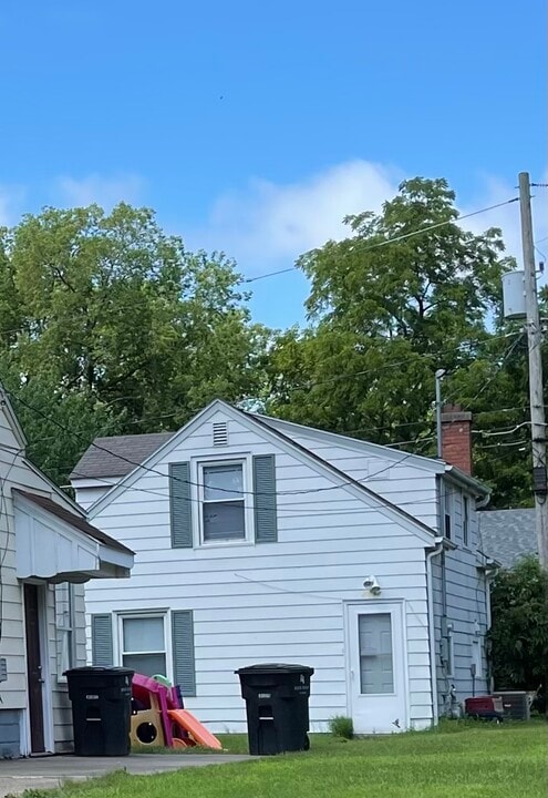 2434 McMillan Ct in Rock Island, IL - Building Photo