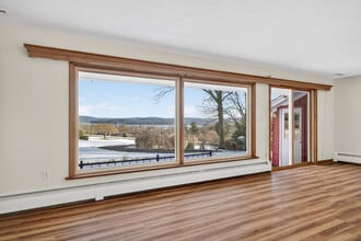 9 Harbor View S in Essex, CT - Building Photo - Building Photo