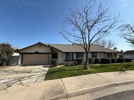 2801 Moonstar Way in Modesto, CA - Building Photo