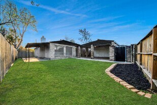 11627 Bowlan Ln in Houston, TX - Building Photo