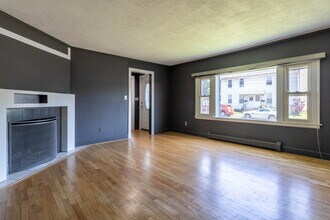 4 Commerce St in Portland, CT - Building Photo - Building Photo