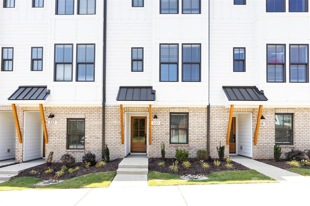 320 S Turner Ave in Charlotte, NC - Building Photo