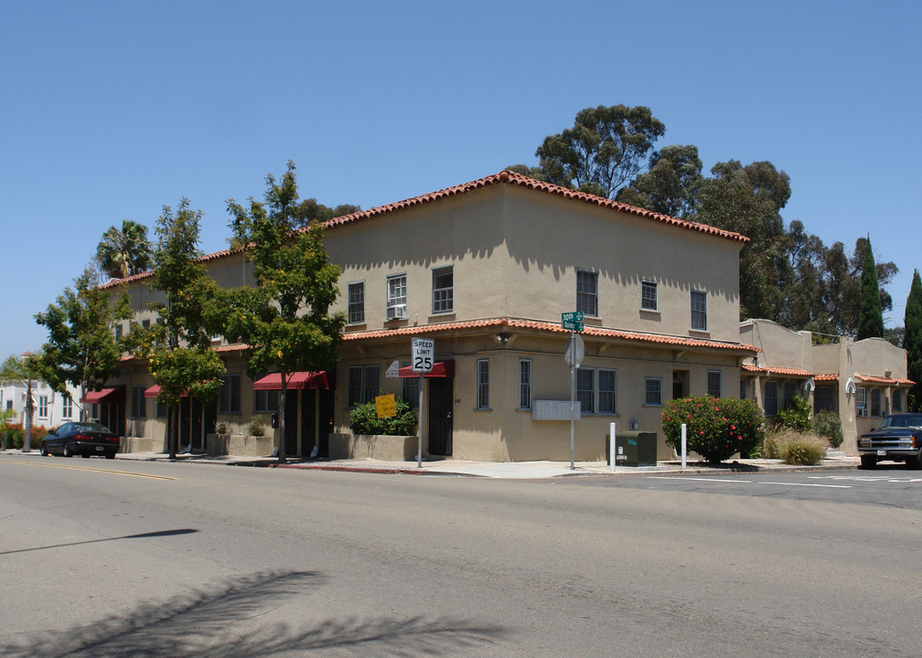 Roosevelt Court in San Diego, CA - Building Photo