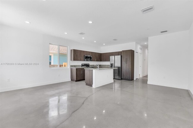 616 NW 15th Ave in Fort Lauderdale, FL - Foto de edificio - Building Photo
