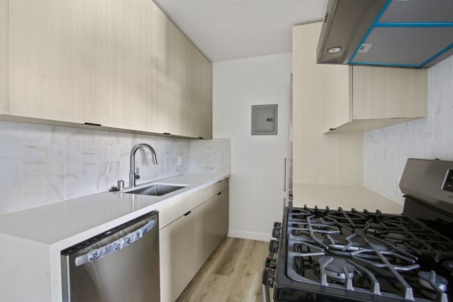 300 California Ave in Santa Monica, CA - Building Photo - Building Photo
