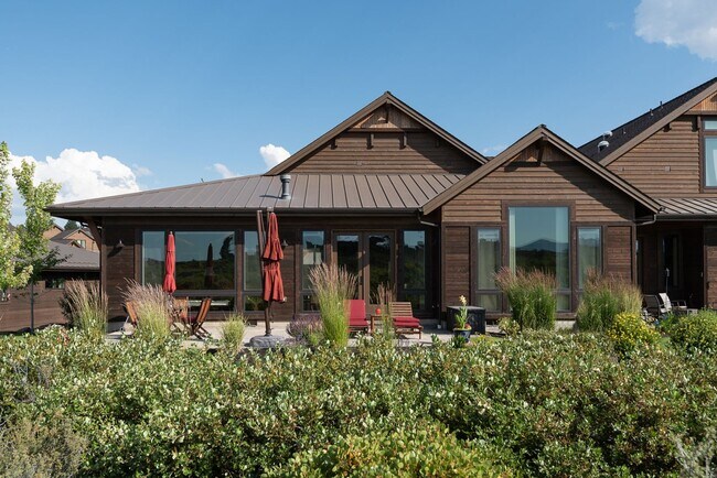 61347 Triple Knot Rd in Bend, OR - Building Photo - Building Photo
