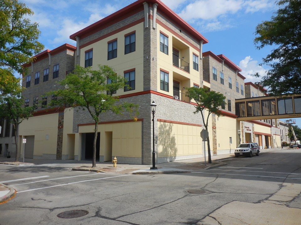 Prairieville Apartments in Waukesha, WI - Building Photo