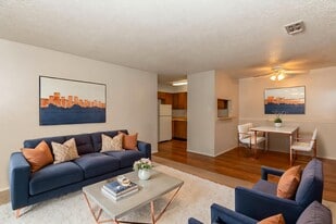 Indiana Village in Lubbock, TX - Building Photo