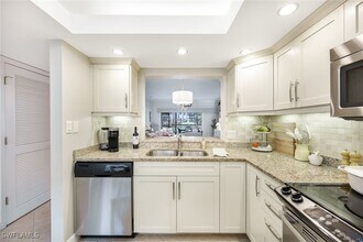 611 Serendipity Dr in Naples, FL - Foto de edificio - Building Photo