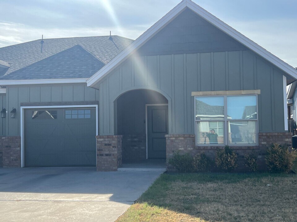 2505 111th St in Lubbock, TX - Foto de edificio