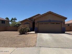 710 S Colonial St in Gilbert, AZ - Building Photo