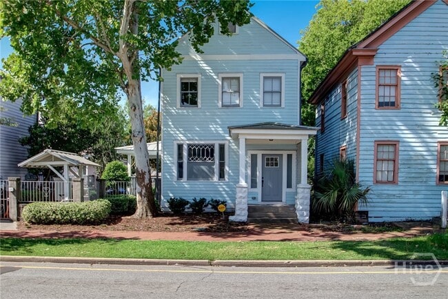 property at 307 W Henry St