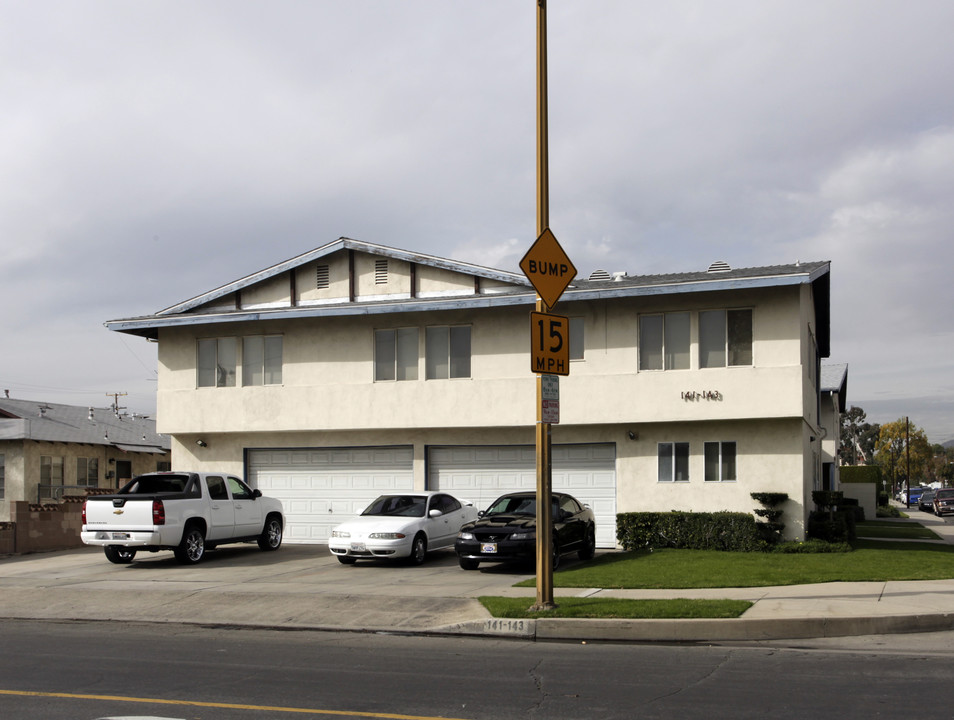 141-143 Orange Grove Ave in San Fernando, CA - Foto de edificio