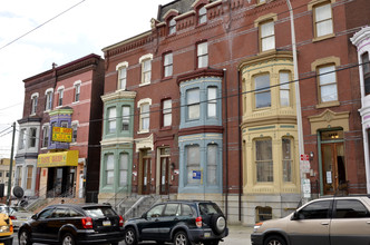 West Girard Apartments in Philadelphia, PA - Foto de edificio - Building Photo
