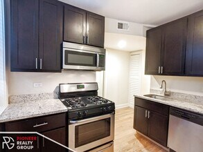 4032 N Ashland Ave, Unit 4036.5-Garden South in Chicago, IL - Foto de edificio - Building Photo