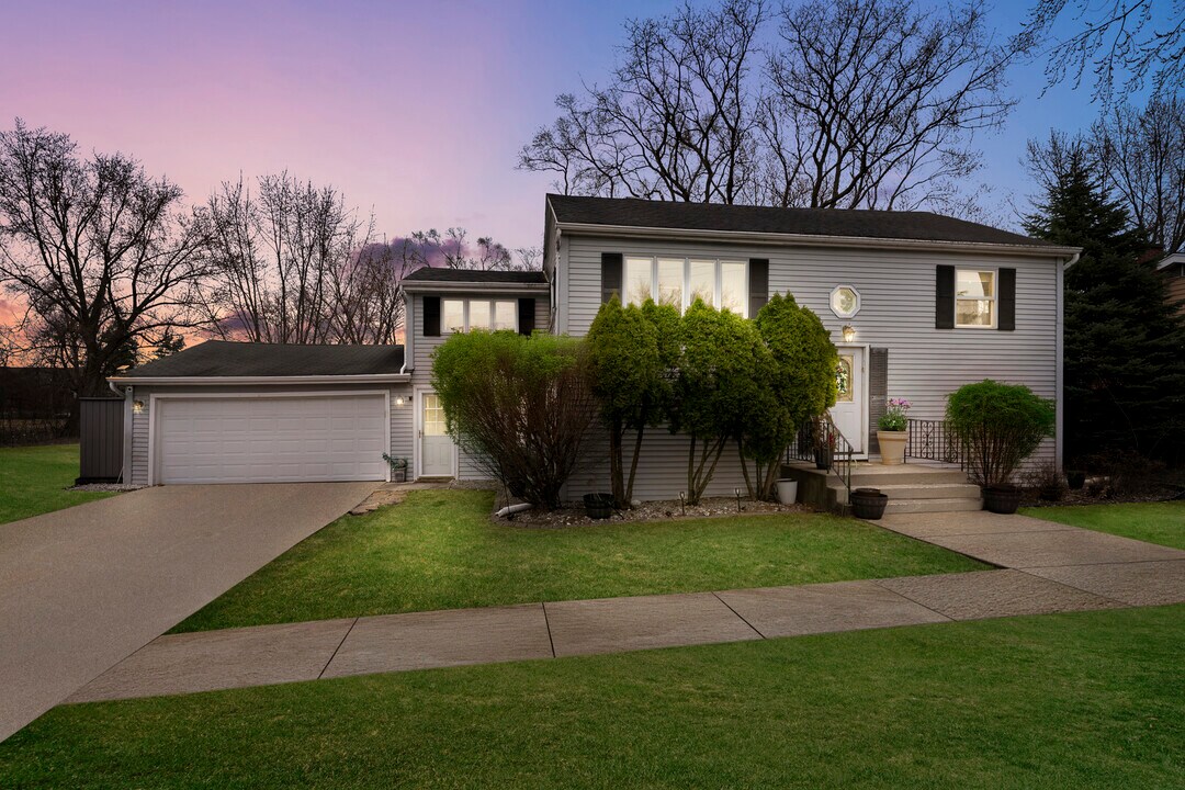 1721 N Clarence Ave in Arlington Heights, IL - Building Photo