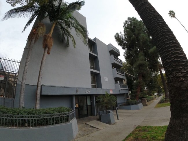 320 S Occidental Blvd