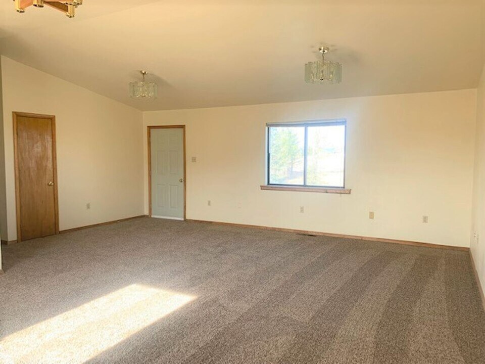 200 Spring Creek Pkwy in Spring Creek, NV - Building Photo