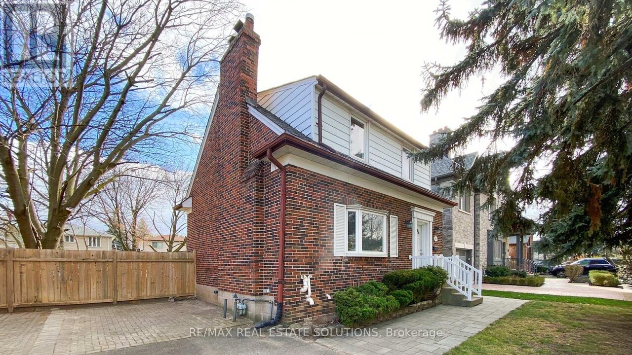 101 Brookview Dr in Toronto, ON - Building Photo